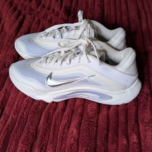 Nike Women's White and Silver Athletic Sneakers